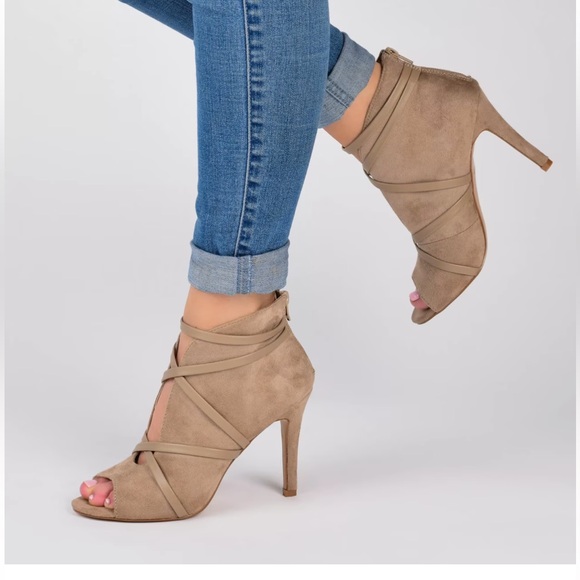 Journee Collection Shoes - NWT JOURNEE HEELED OPEN TOE ANKLE BOOT 10M